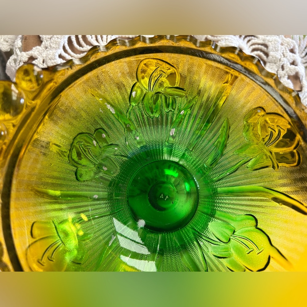 Vintage Jeannette glass bowl, Iris & Herringbone pattern in green & yellow. - Picture 5 of 6